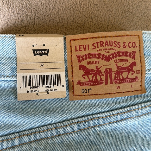 Levi’s 501 Shorts - Picture 4 of 4